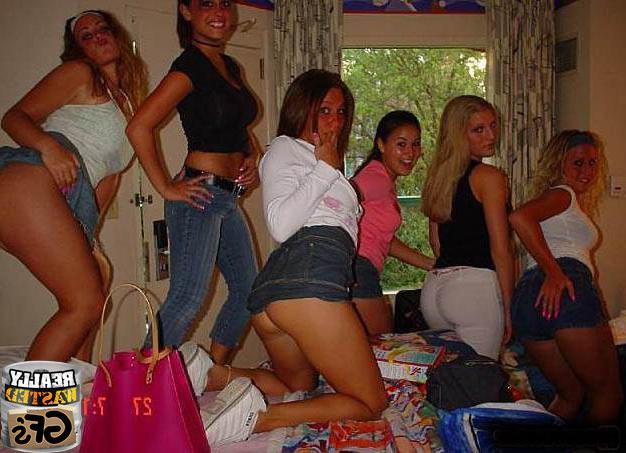 15P Drunk amateur girlfriends partying and flashing