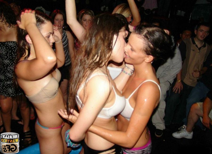 15P Drunk amateur girlfriends partying and flashing