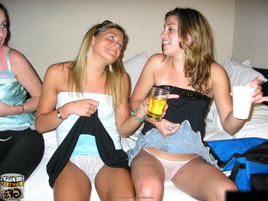 15P Drunk amateur girlfriends partying and flashing