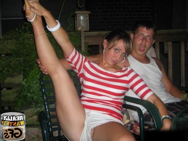 15P Drunk amateur girlfriends partying and flashing
