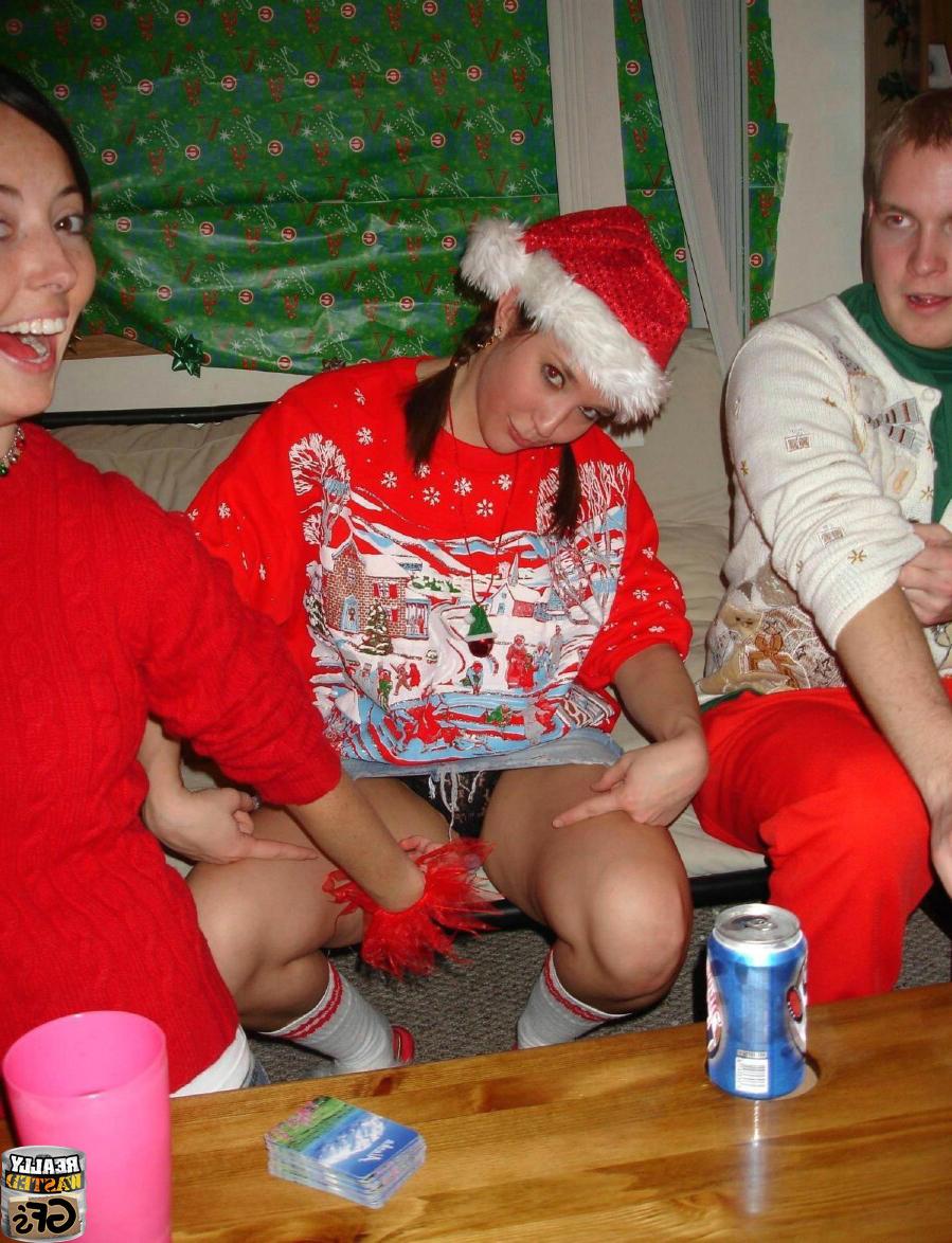 15P Drunk amateur girlfriends partying and flashing