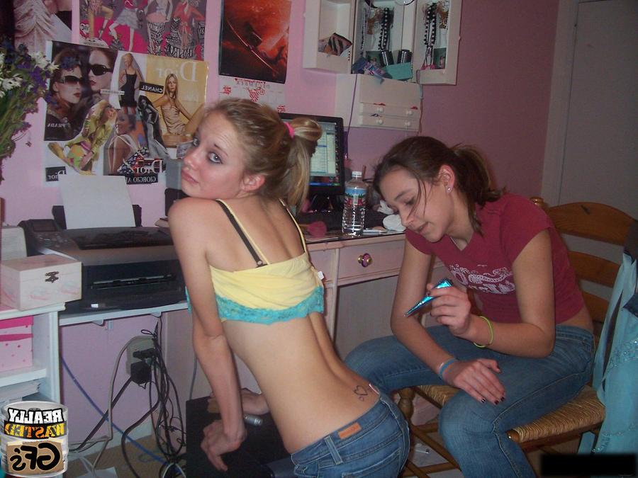 15P Drunk amateur girlfriends partying and flashing