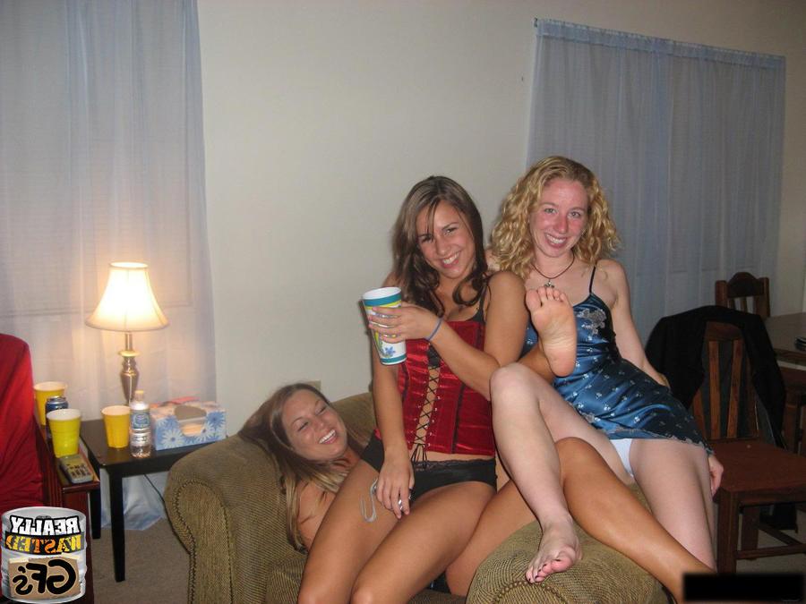 15P Drunk amateur girlfriends partying and flashing