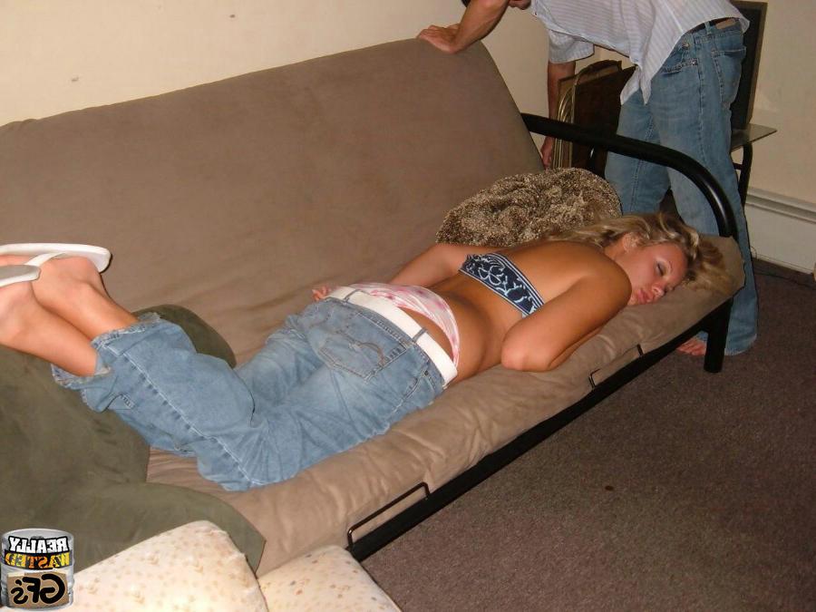 15P Drunk amateur girlfriends partying and flashing