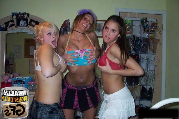 15P Drunk amateur girlfriends partying and flashing