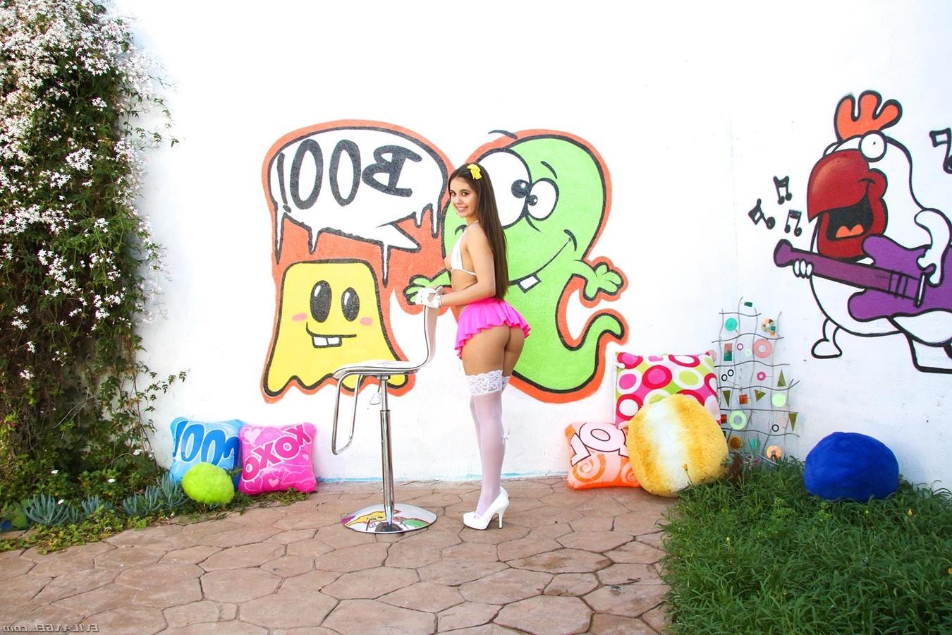 15P Lucy Doll shows her nice body