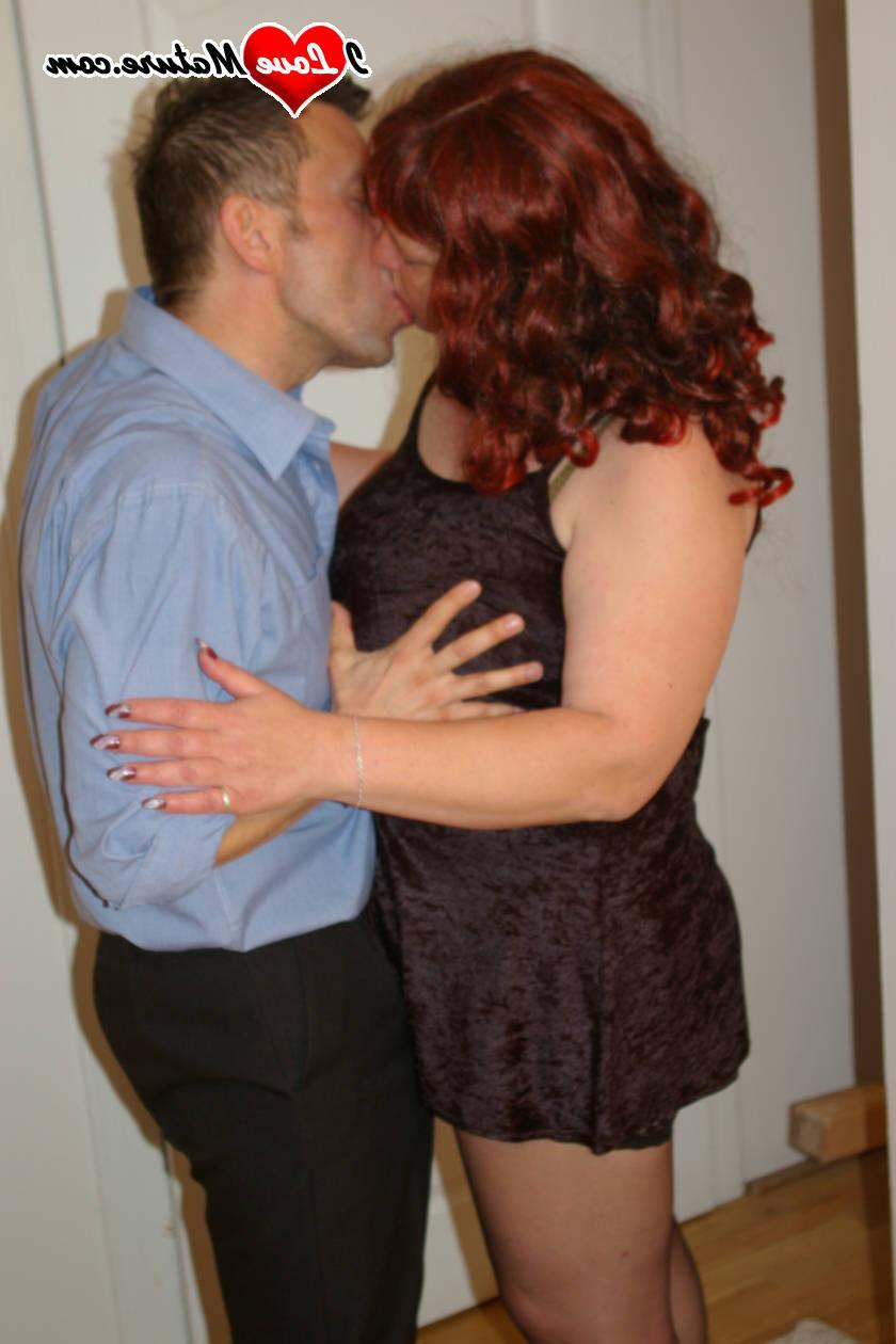 16P This mature slut loves the cock hard and long