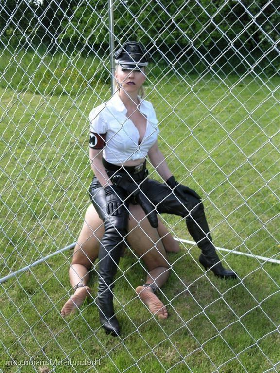 23P Strapon-Action im Käfig