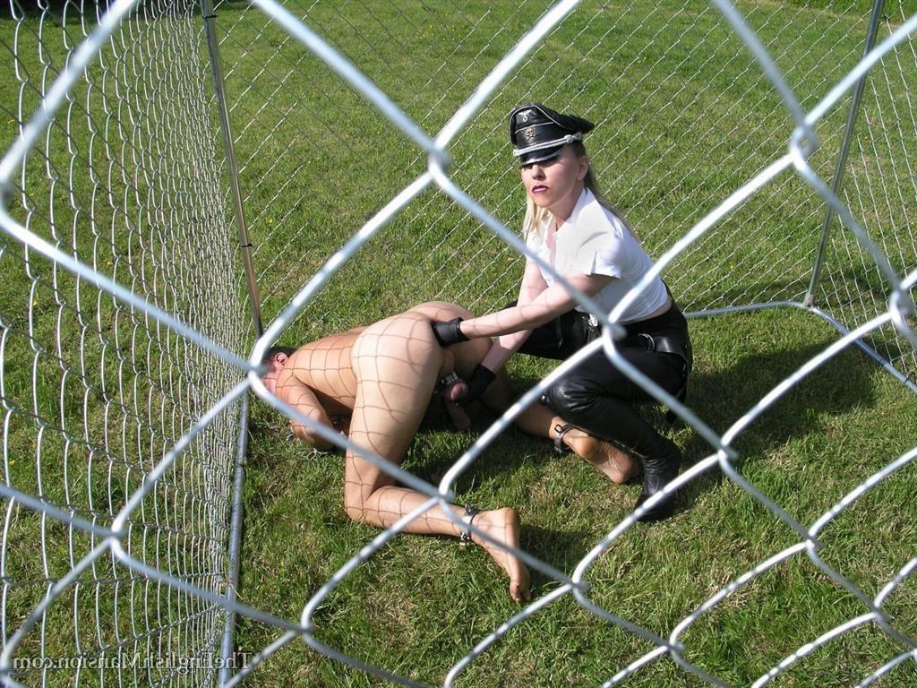 23P Strapon-Action im Käfig