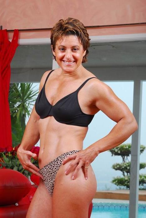 15P female bodybuilder getting fucked by huge cock