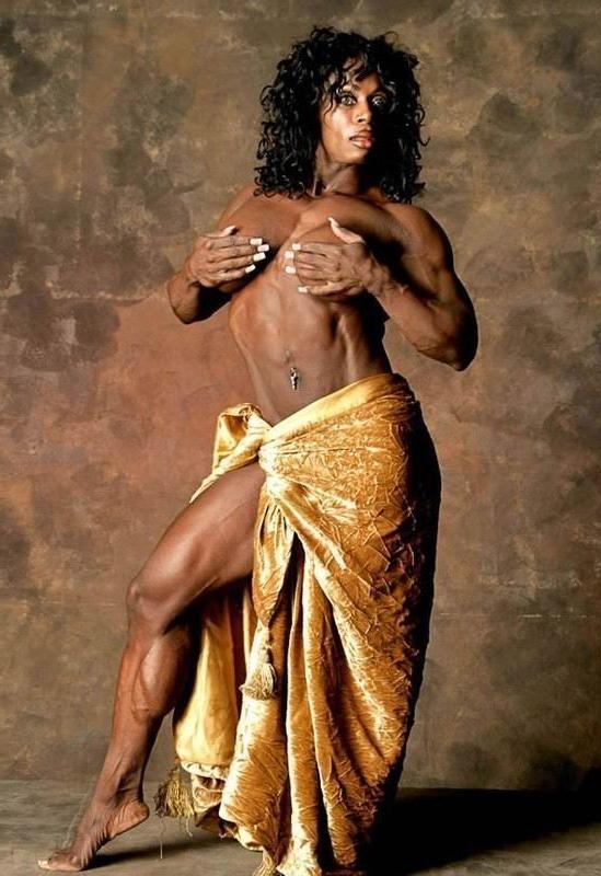 15P female bodybuilders show off their muscles