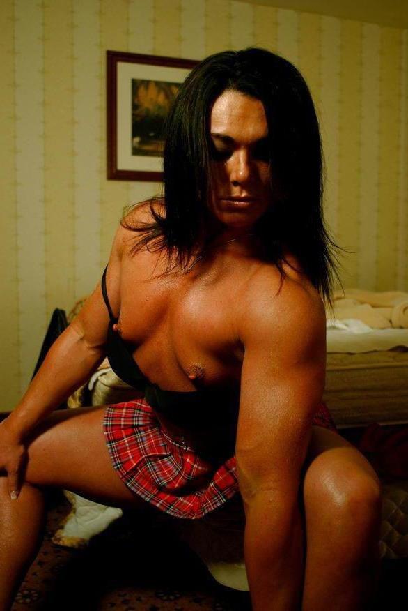 15P hot female bodybuilder shows off her muscles