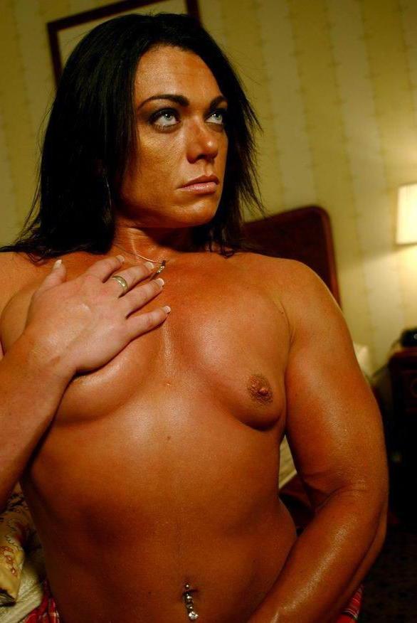 15P hot female bodybuilder shows off her muscles