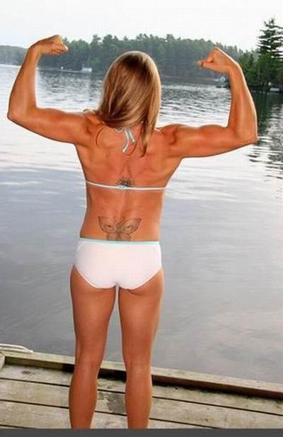 15P female bodybuilders posing and in action