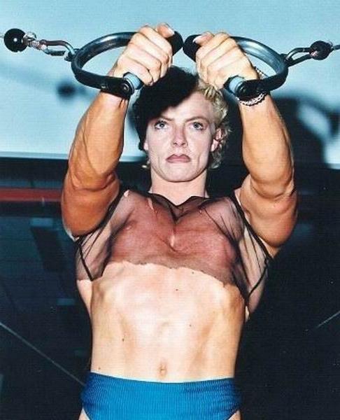 15P female bodybuilders posing and in action