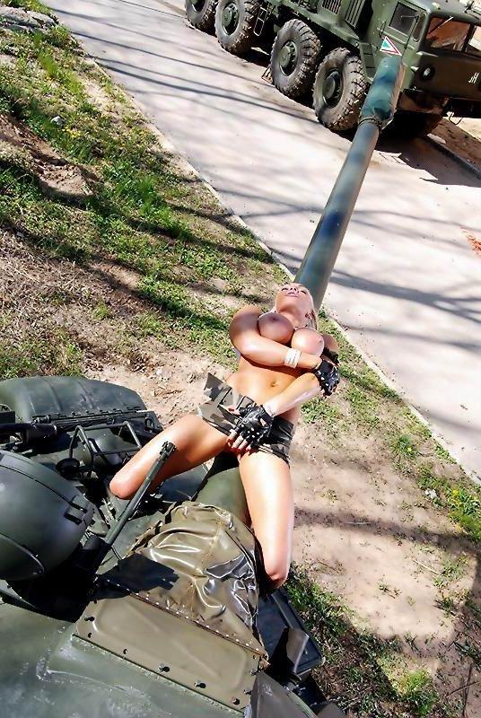 12P hot female bodybuilders posing and in action