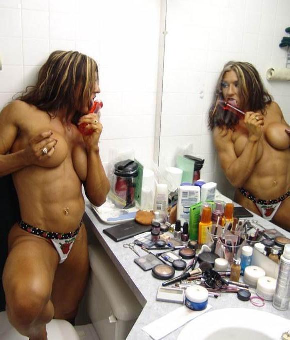 12P hot female bodybuilders posing and in action