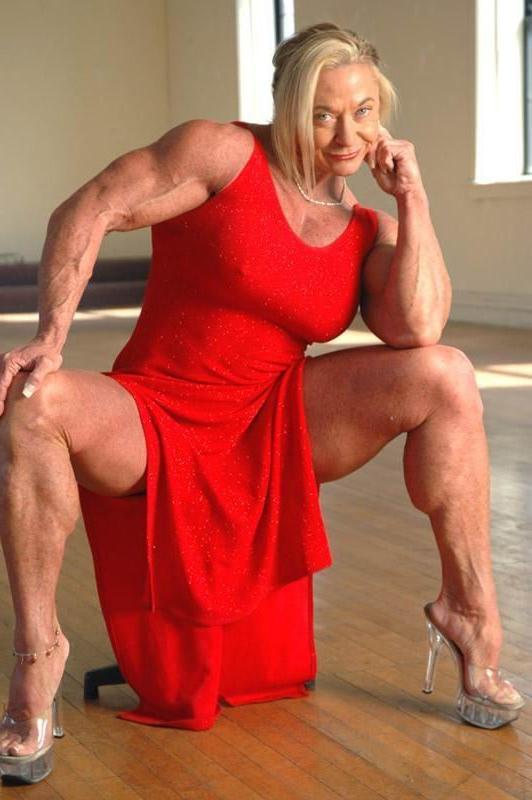 15P female bodybuilders showing off their sexy bodies