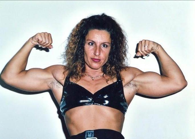 12P female bodybuilders posing and in action
