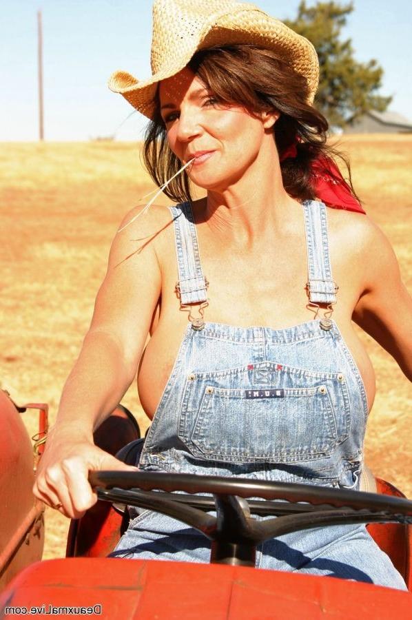 12P Big Titted Farmer's Daughter Deauxma Playing Behind The Barn
