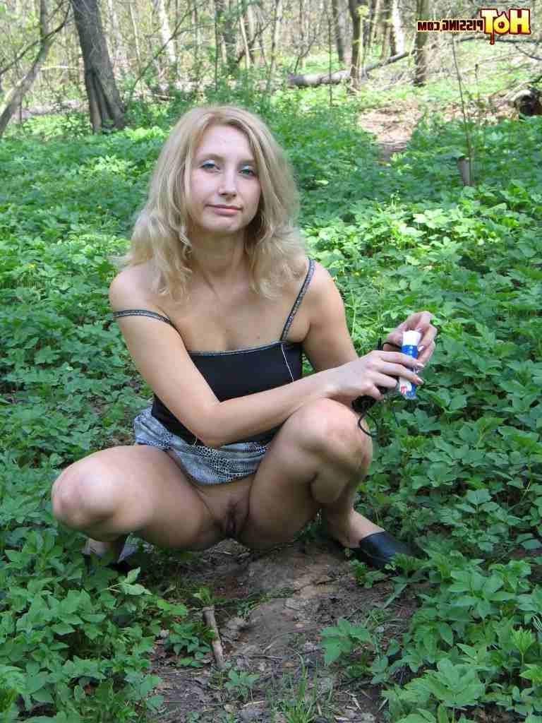 15P Slut pissing outdoors
