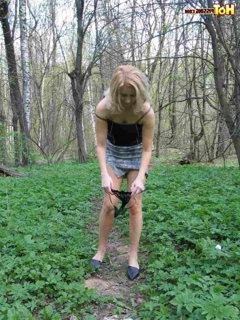 15P Slut pissing outdoors
