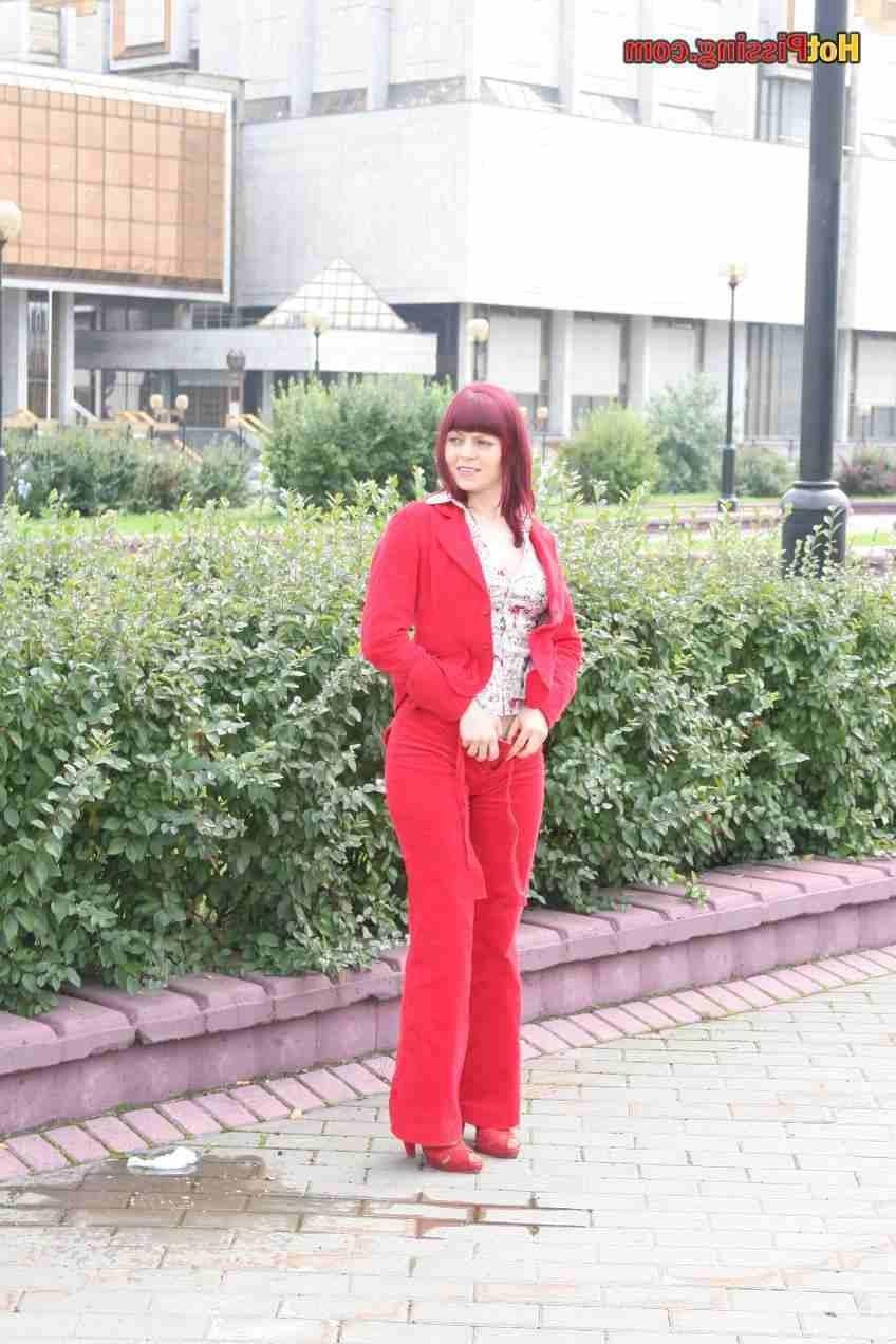 15P Slut pissing outdoors