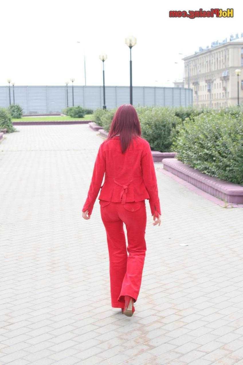 15P Slut pissing outdoors