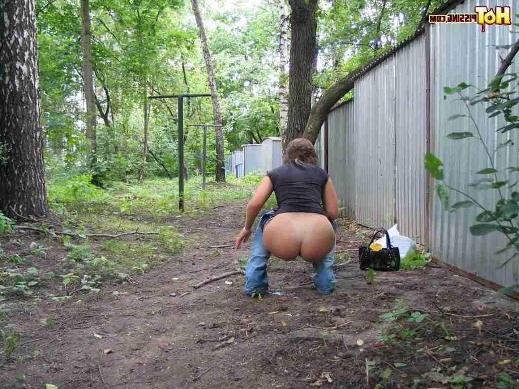 15P Slut pissing outdoors
