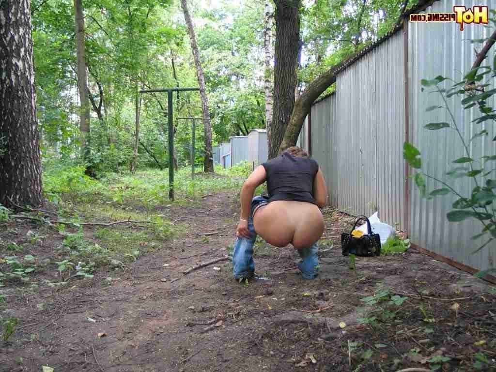 15P Slut pissing outdoors