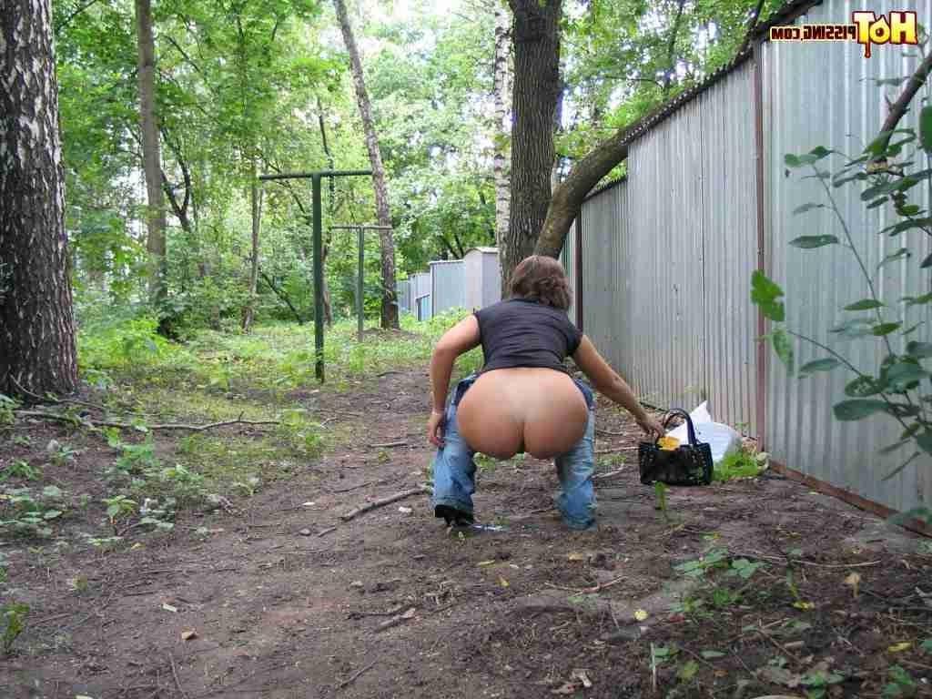 15P Slut pissing outdoors