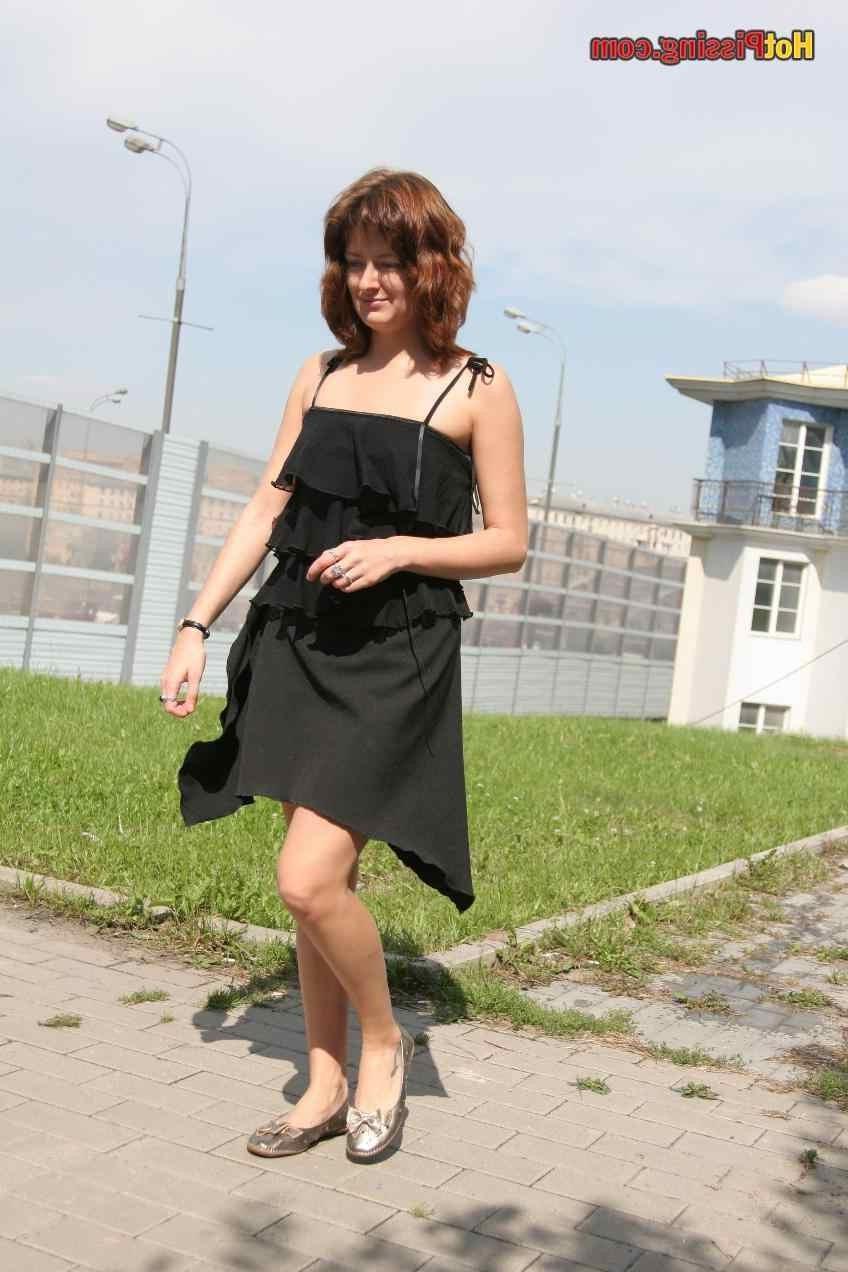 15P Slut pissing outdoors