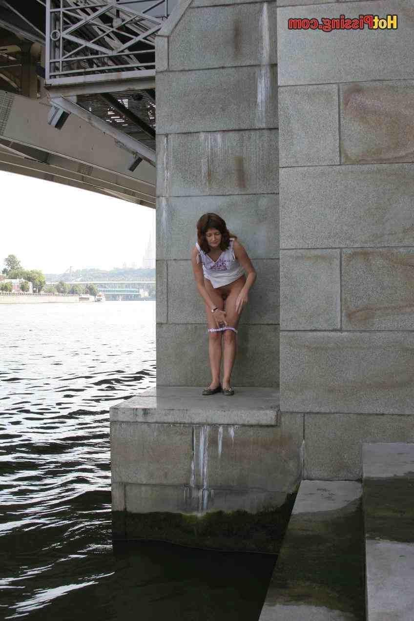 15P Slut pissing outdoors