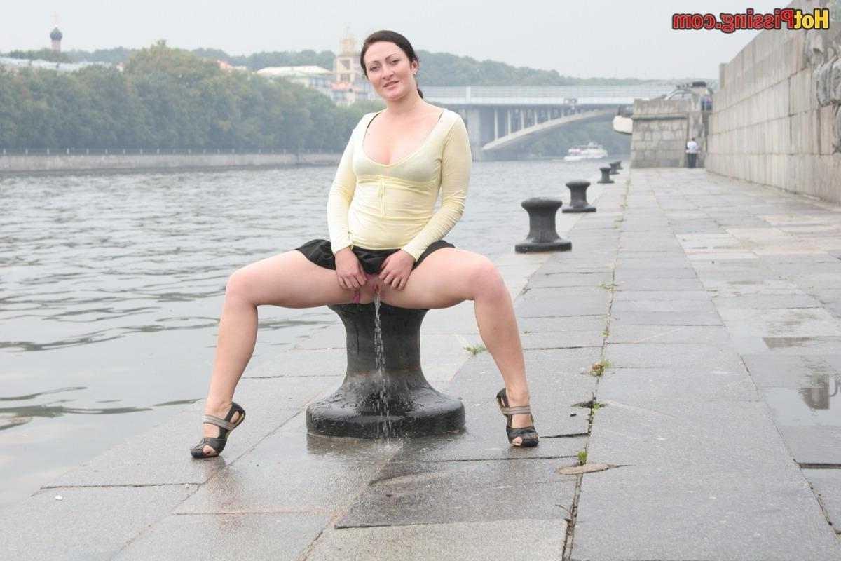 15P Slut pissing outdoors