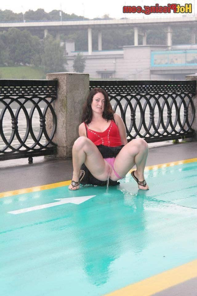 15P Slut pissing outdoors