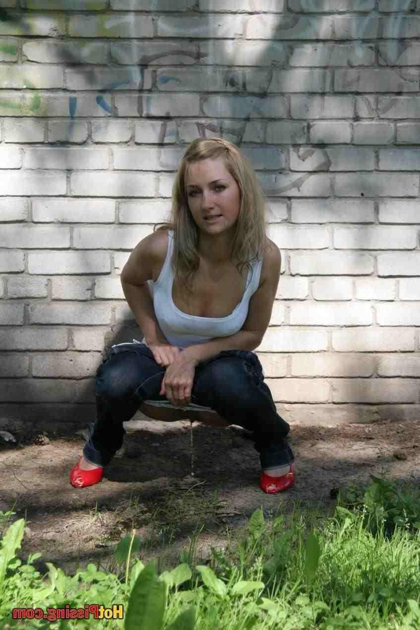 15P Slut pissing outdoors