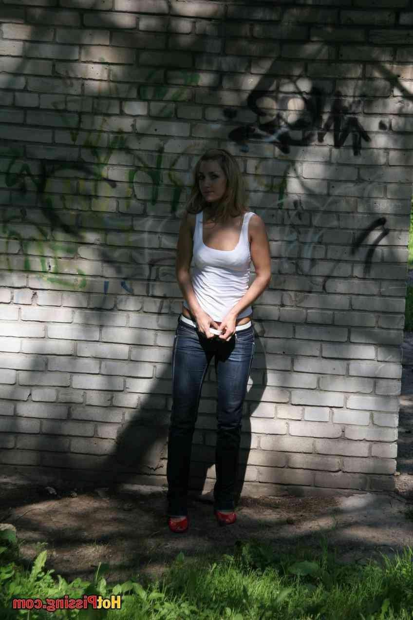 15P Slut pissing outdoors