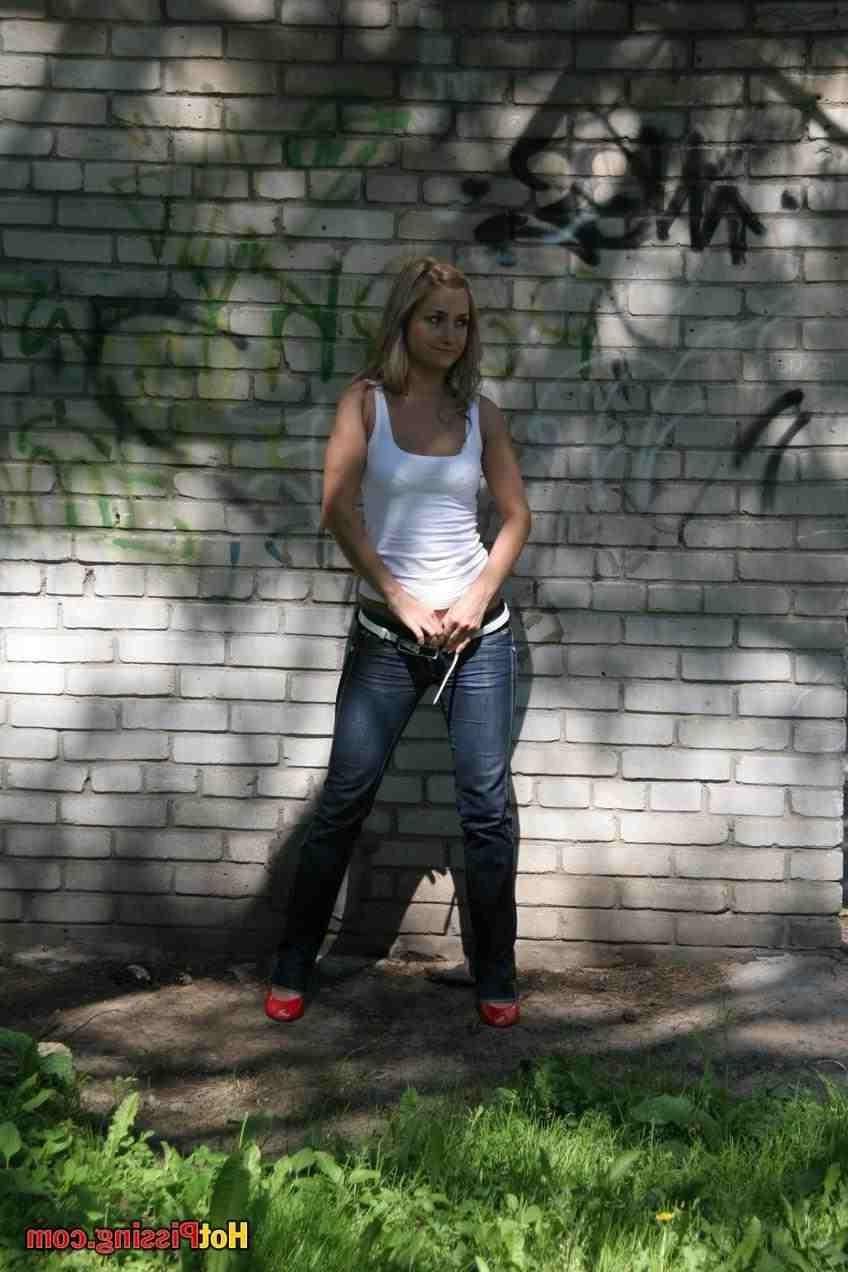 15P Slut pissing outdoors