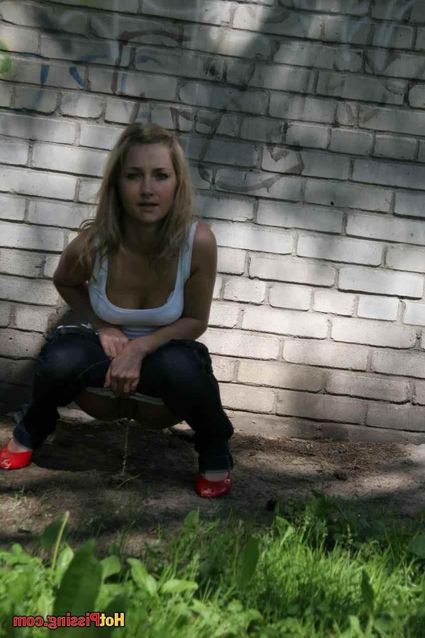 15P Slut pissing outdoors