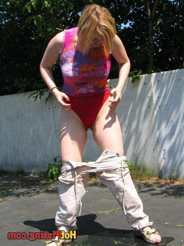 15P Slut pissing outdoors