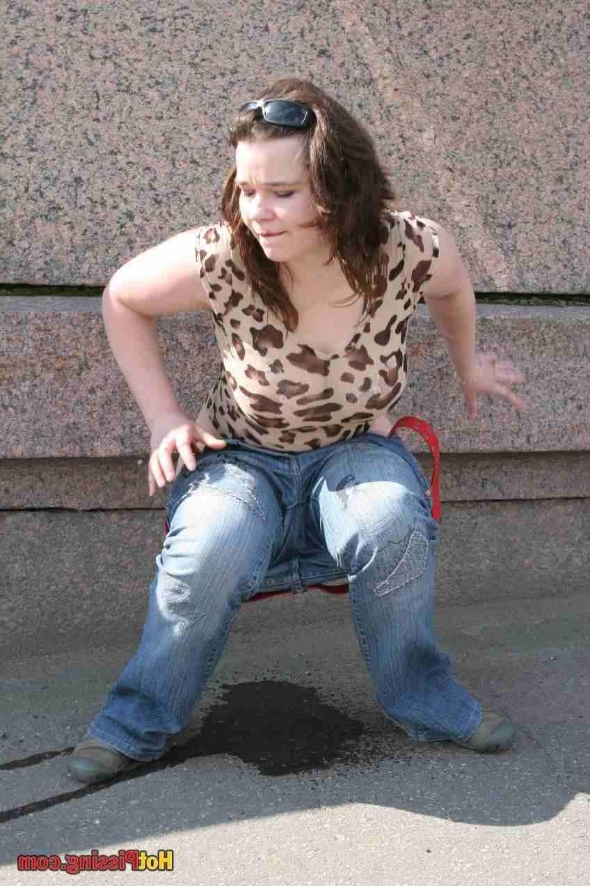 15P Slut pissing outdoors
