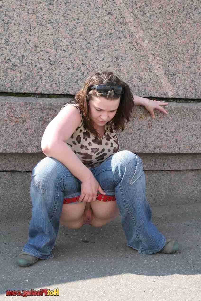 15P Slut pissing outdoors