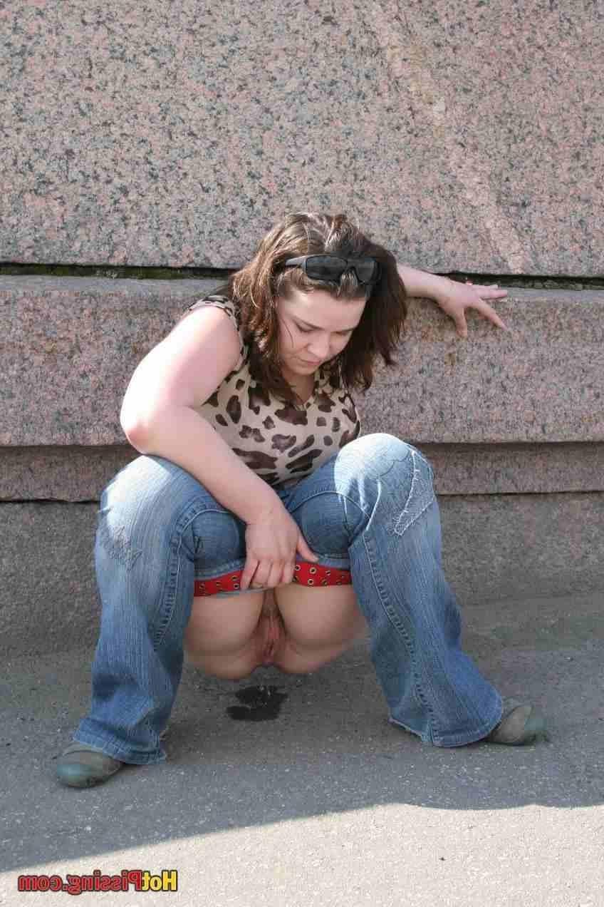 15P Slut pissing outdoors