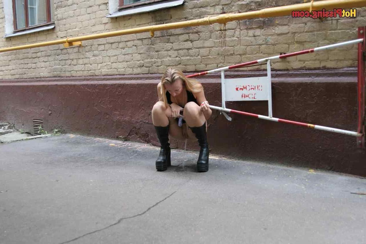 15P Slut pissing outdoors