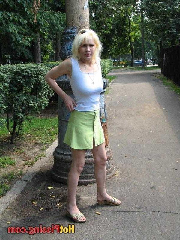 15P Blonde pissing outdoors
