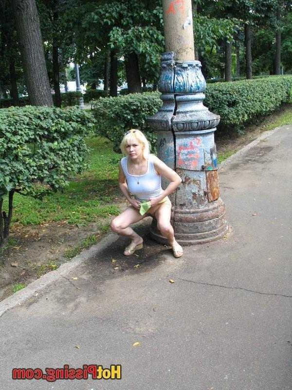 15P Blonde pissing outdoors