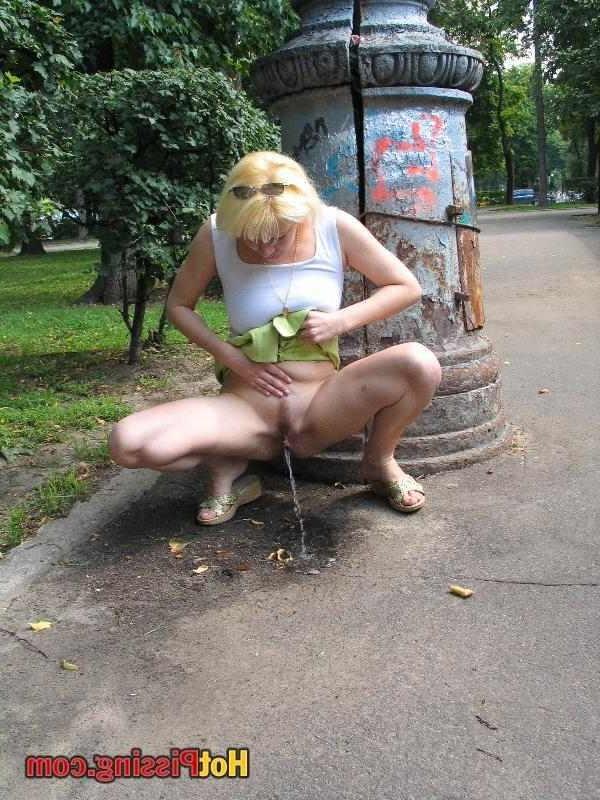 15P Blonde pissing outdoors