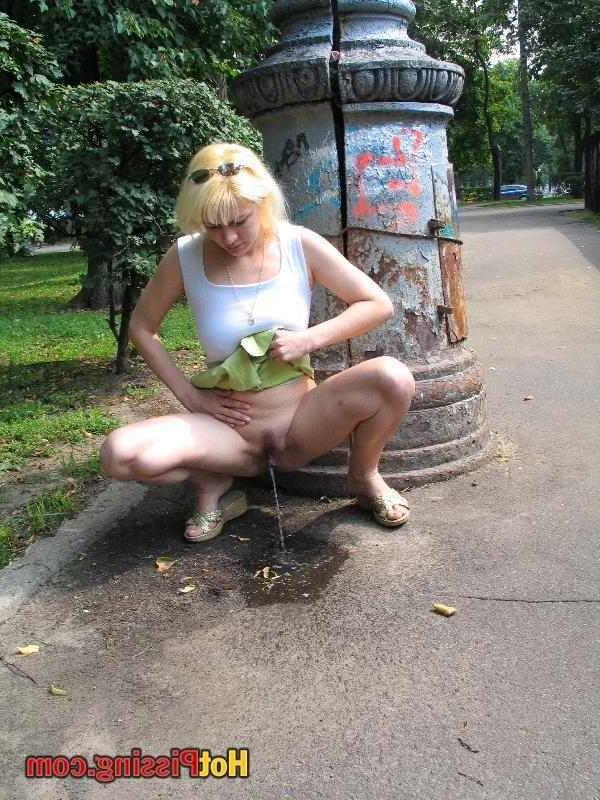 15P Blonde pissing outdoors