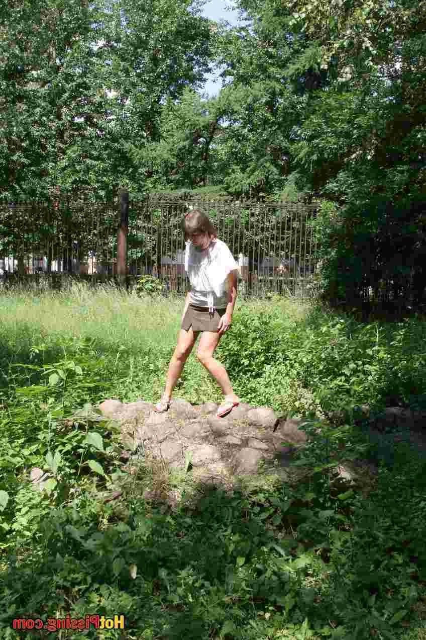 15P Slut pissing outdoors