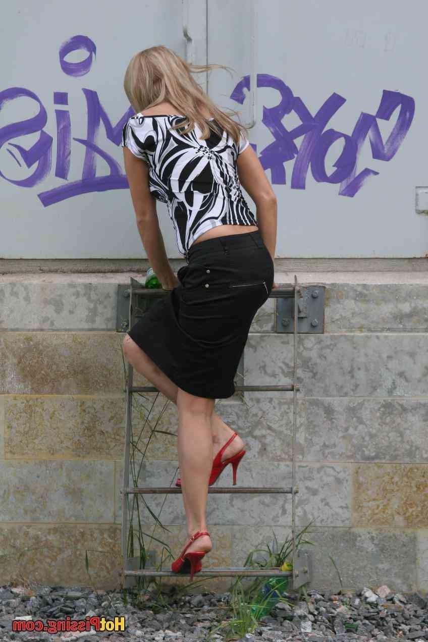15P Slut pissing outdoors